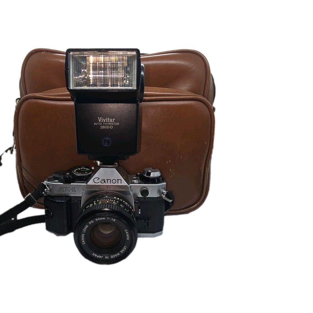 Canon AE-1 Program 35mm SLR Camera w/ bag 2800-D Vivitar Auto Thyristor Flash